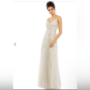 Mac Duggal Floral Embroidered Beaded A Line Gown Size 8 NWT beige Multi 9141